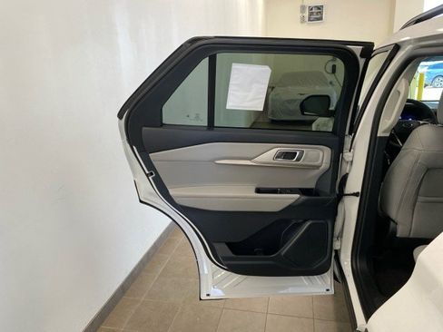 New 2025 Ford Explorer Active w/ Active Comfort Package image 9