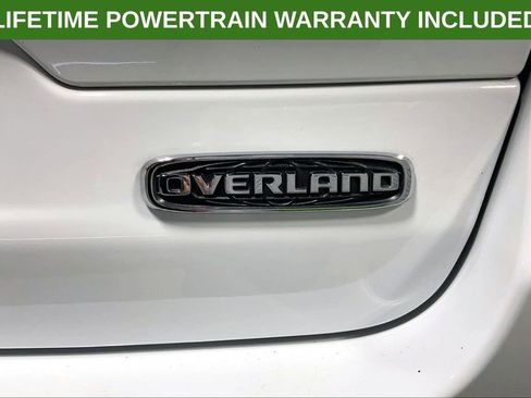 Used 2024 Jeep Grand Cherokee Overland w/ Luxury Tech Group IV AWD/4WD image 40