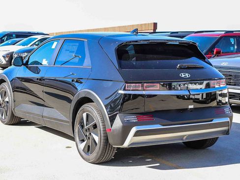 New 2026 Hyundai Ioniq 5 SEL image 8