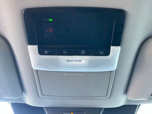 Used 2025 Nissan Pathfinder SV image 18