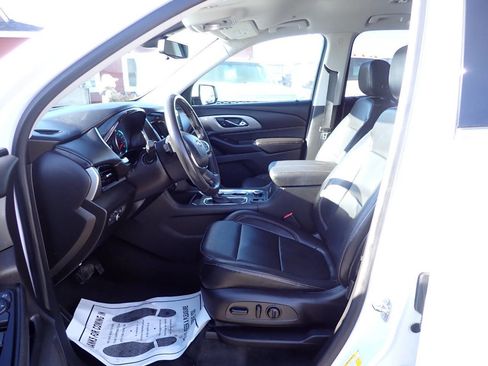 Used 2019 Chevrolet Traverse LT w/ LT Premium Package AWD/4WD image 8