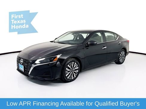 Used 2024 Nissan Altima 2.5 SV image 3