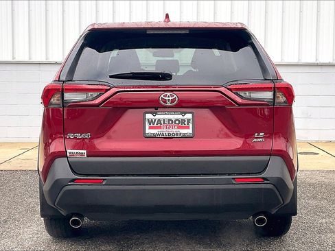 Used 2025 Toyota RAV4 LE image 5