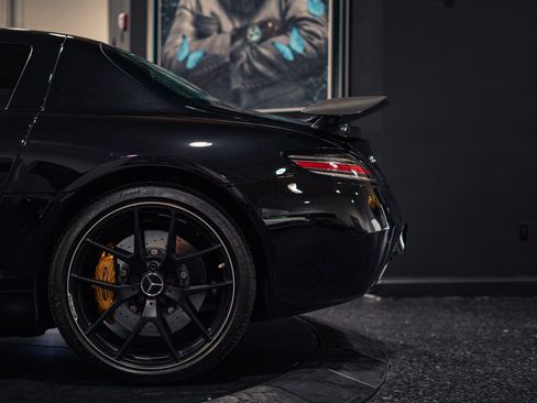 Used 2015 Mercedes-Benz SLS AMG GT Final Edition image 9