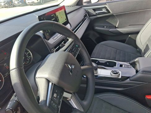 Used 2025 Mitsubishi Outlander SE AWD/4WD image 25