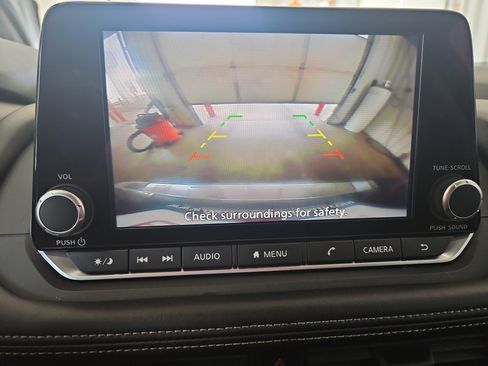 Used 2024 Nissan Rogue S image 17