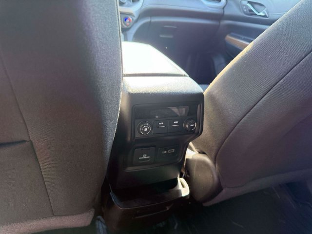 Used 2020 GMC Acadia SLE w/ Driver Convenience Package FWD image 16