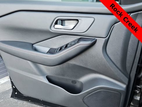 Used 2025 Nissan Rogue SV image 27