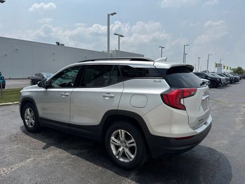 Used 2020 GMC Terrain SLE w/ Driver Convenience Package FWD image 4