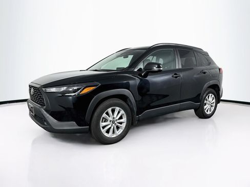 Used 2023 Toyota Corolla Cross LE w/ Moonroof Package AWD/4WD image 6