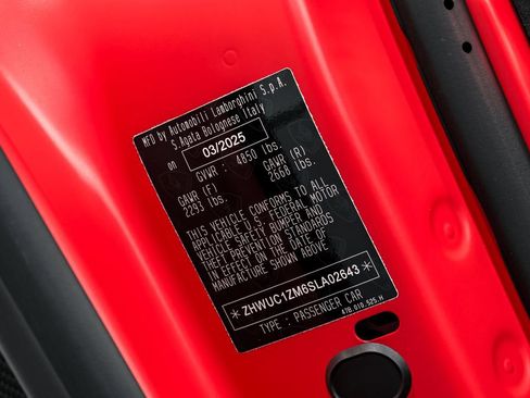 Used 2025 Lamborghini Revuelto image 10