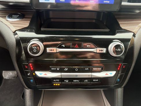 Used 2023 Ford Explorer Limited image 23