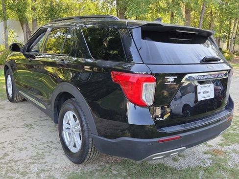 Used 2024 Ford Explorer XLT w/ Equipment Group 202A RWD image 12
