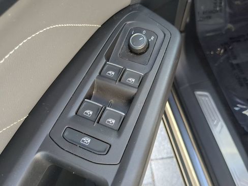 Used 2023 Volkswagen Atlas SE w/ Panoramic Sunroof Package FWD image 22