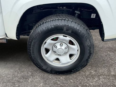 Used 2023 Toyota Tacoma SR AWD/4WD image 12