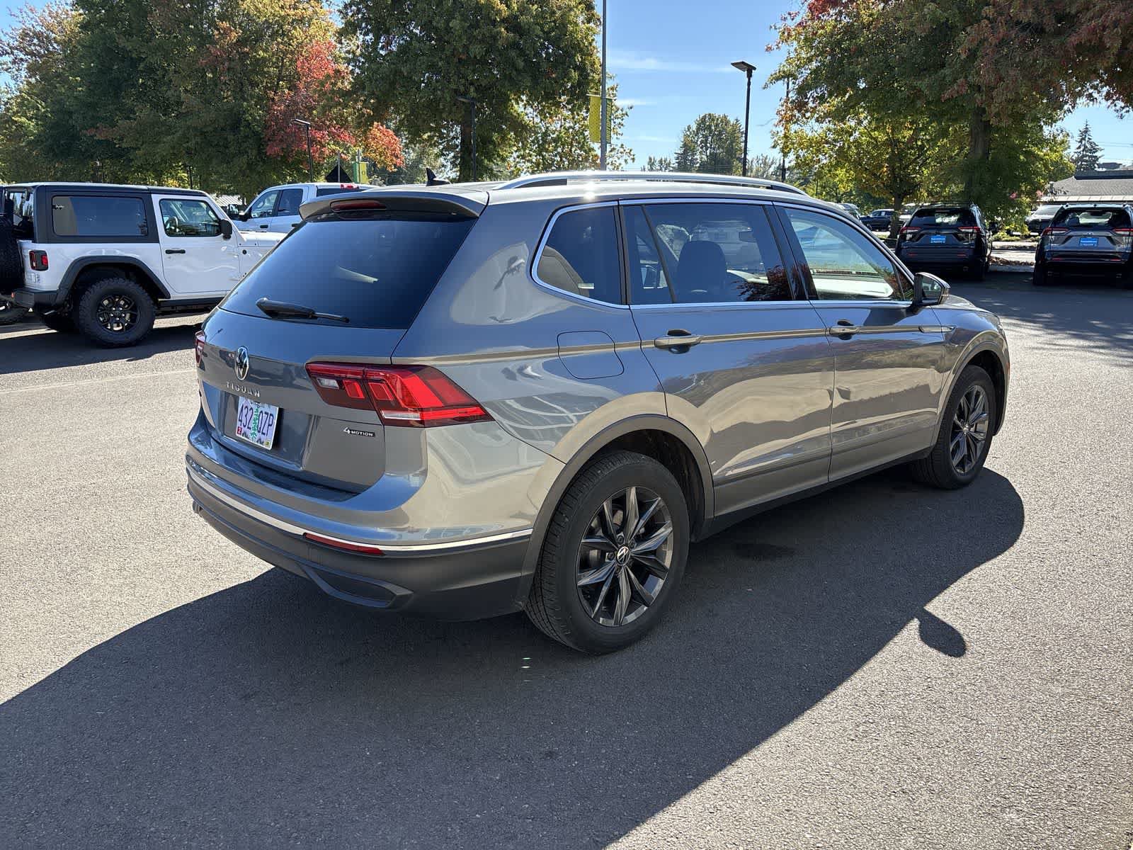 Used 2024 Volkswagen Tiguan SE AWD/4WD image 4
