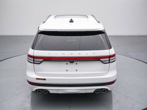 Used 2025 Lincoln Aviator Reserve w/ Jet Appearance Package image 5