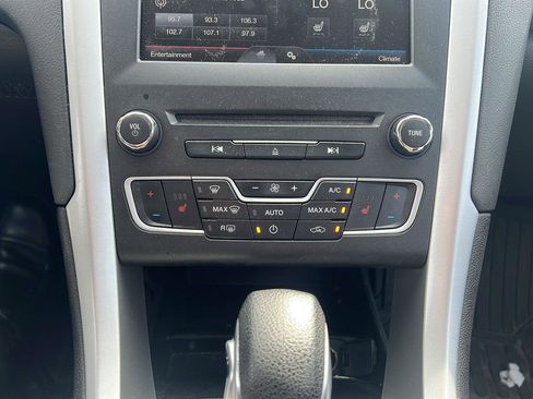 Used 2016 Ford Fusion SE image 21