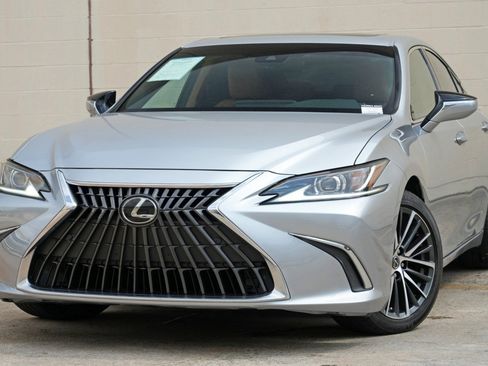Used 2024 Lexus ES 350 w/ Premium Package FWD image 3