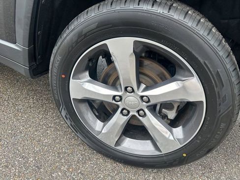 Used 2022 Jeep Grand Cherokee L Limited AWD/4WD image 24