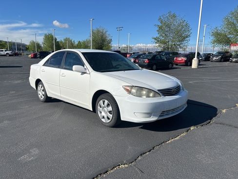 Used 2006 Toyota Camry LE image 2