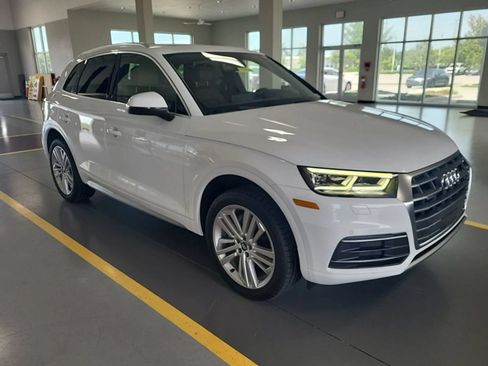 Used 2018 Audi Q5 2.0T Premium Plus w/ Premium Plus Package AWD/4WD image 2
