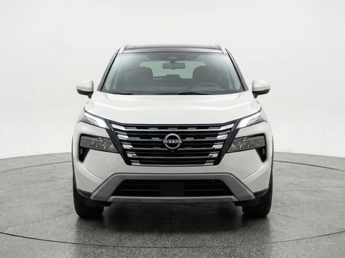 Used 2025 Nissan Rogue SV AWD/4WD image 2