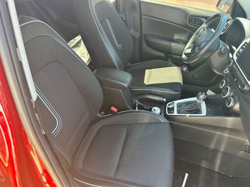 Used 2022 Hyundai Venue Limited FWD image 13