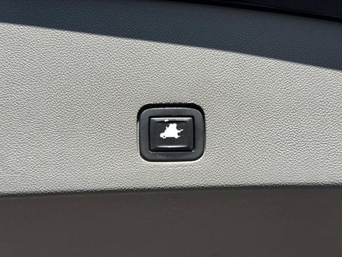 Used 2020 Cadillac XT6 Premium Luxury image 12