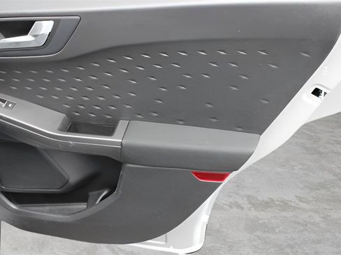 Used 2020 Ford Escape SE image 23