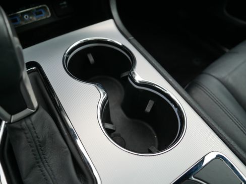 Used 2018 Jeep Grand Cherokee Limited image 35