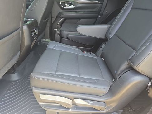 Used 2021 Chevrolet Tahoe Z71 w/ Luxury Package AWD/4WD image 15