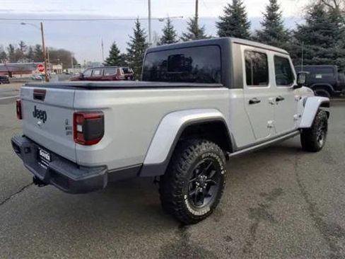 Certified 2024 Jeep Gladiator Sport AWD/4WD image 8