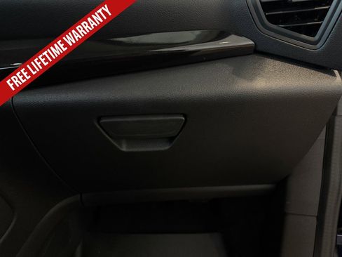 Used 2017 Ford C-MAX Energi Titanium FWD image 35