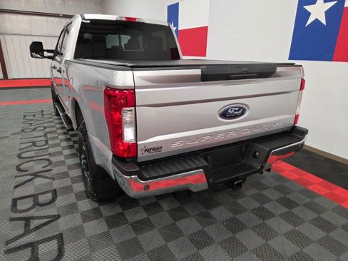 Used 2017 Ford F250 XLT w/ XLT Value Package image 12