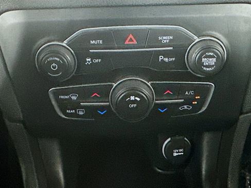 Used 2022 Dodge Charger SXT image 16