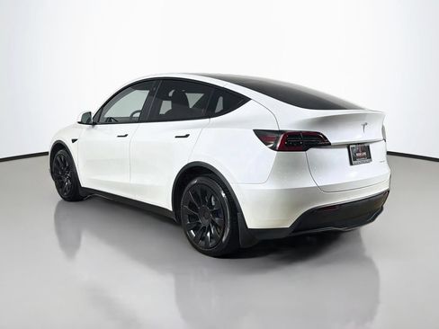 Used 2022 Tesla Model Y Long Range AWD/4WD image 5