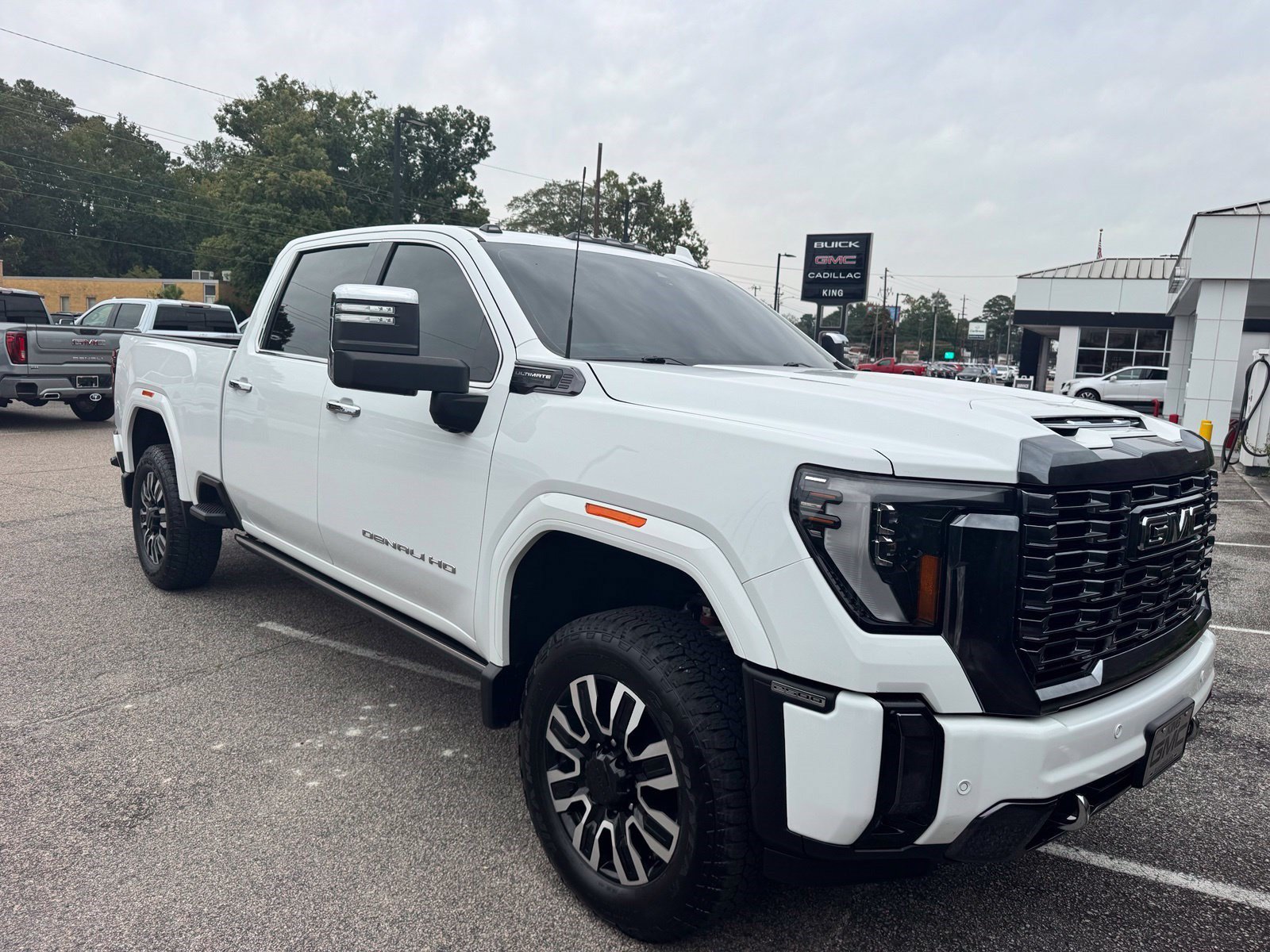 Used 2024 GMC Sierra 2500 Denali Ultimate AWD/4WD image 11