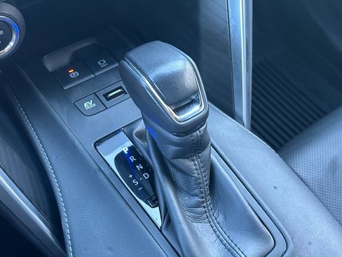 Used 2024 Toyota Venza Limited image 20