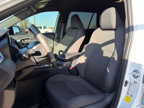 Used 2025 Toyota RAV4 SE image 14