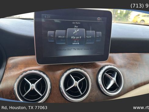 Used 2017 Mercedes-Benz GLA 250 w/ Premium Package image 43