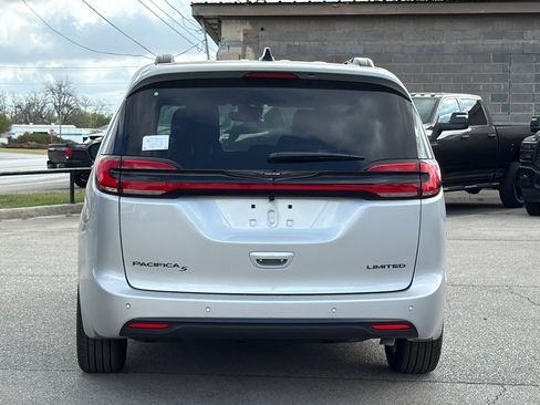 New 2026 Chrysler Pacifica Select FWD image 6