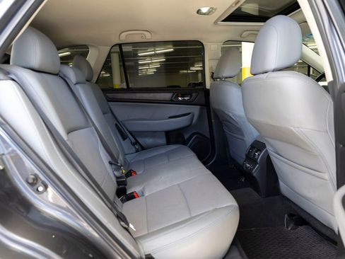 Used 2018 Subaru Outback 2.5i Limited image 19