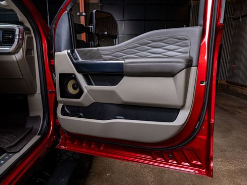 Used 2025 Ford F250 Platinum w/ Platinum Plus Package image 38