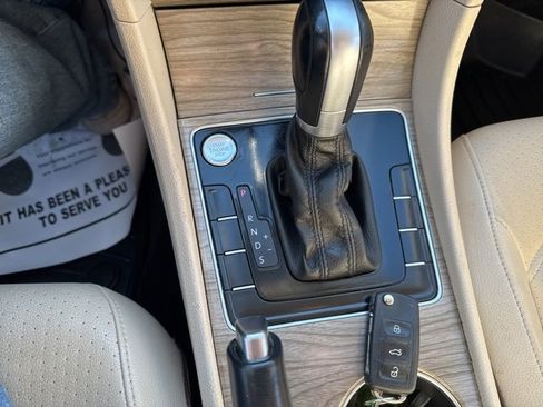 Used 2017 Volkswagen Passat 1.8T SE image 36