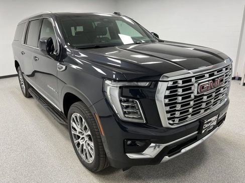 Used 2025 GMC Yukon XL Denali image 2