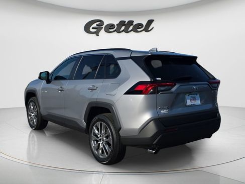 Used 2022 Toyota RAV4 XLE Premium FWD image 7