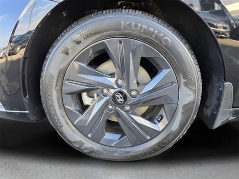 Used 2023 Hyundai Elantra SEL image 11