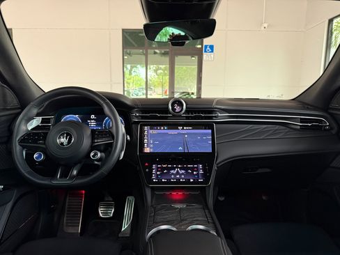 Used 2025 Maserati Grecale Modena AWD/4WD image 35