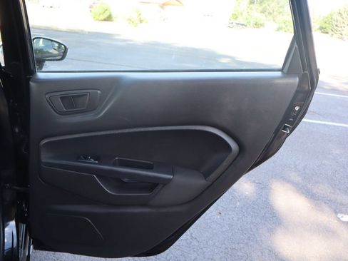 Used 2013 Ford Fiesta SE FWD image 25